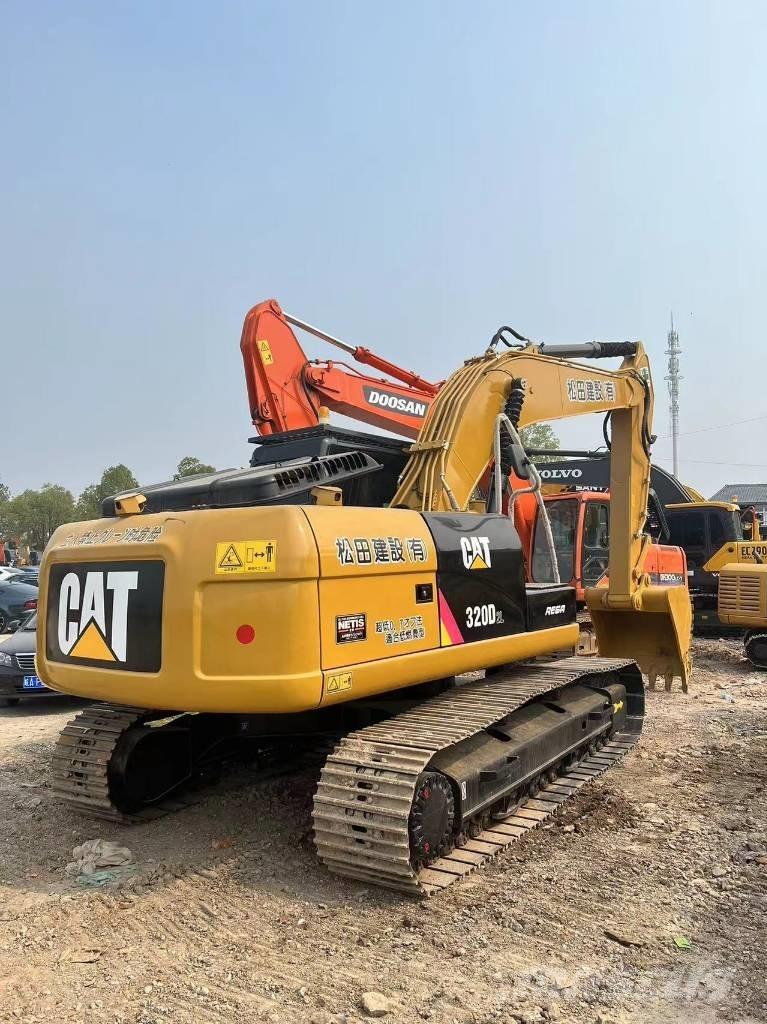 CAT 320 D Roomikekskavaatorid