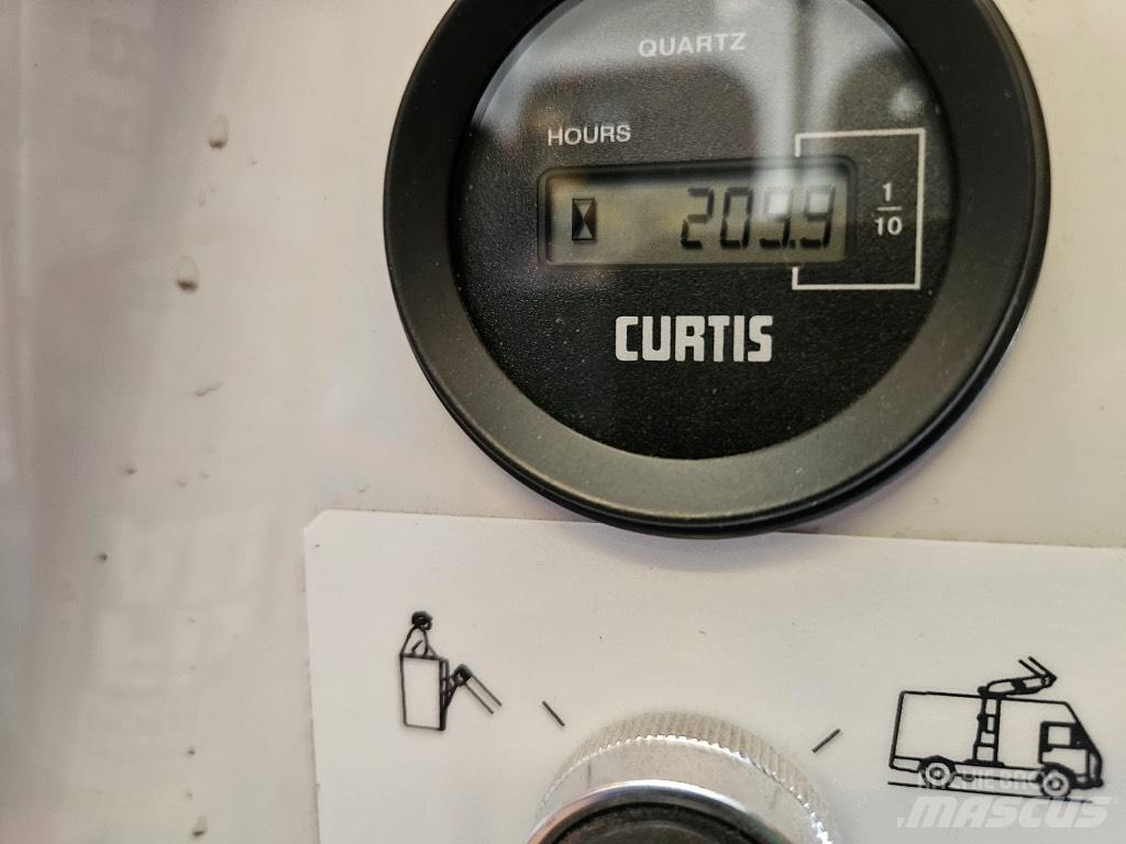 VERSALIFT VT 145 F Auto korvtõstukid