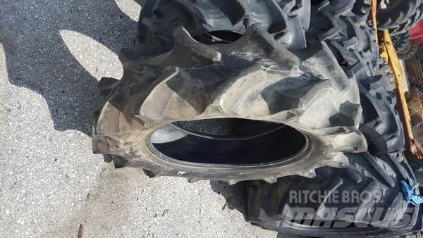  Pneus 9.5-24 Rehvid, rattad ja veljed
