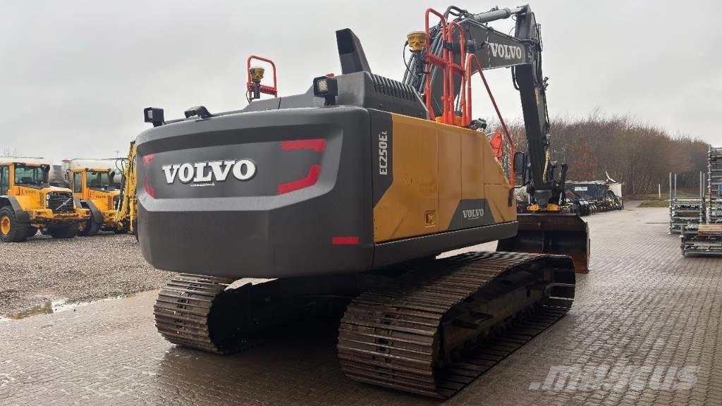 Volvo EC 250 EL Roomikekskavaatorid