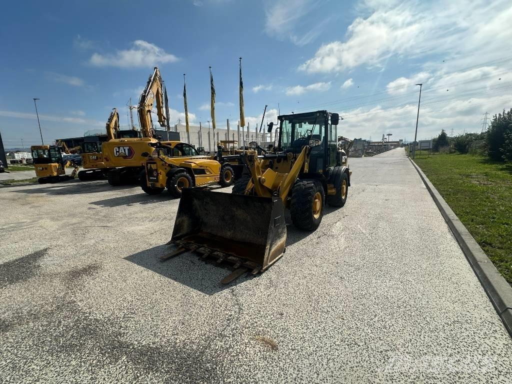 CAT 906 M Rataslaadurid