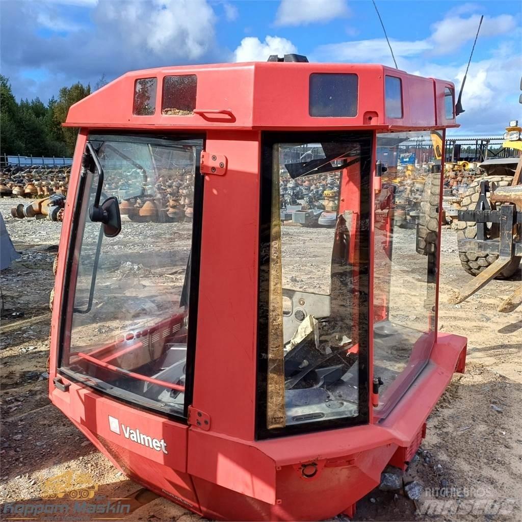 Valmet 941 Kabiinid
