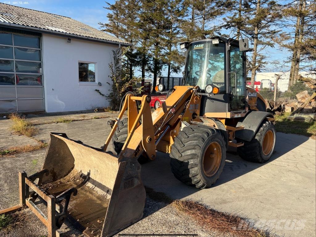 CASE 321 E Rataslaadurid