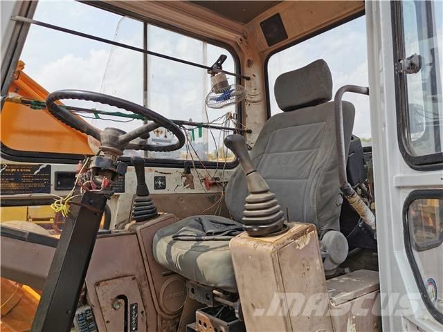 Hyundai R130WD Roomikekskavaatorid