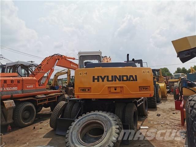 Hyundai R130WD Roomikekskavaatorid