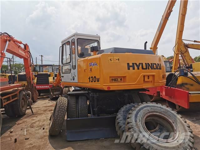 Hyundai R130WD Roomikekskavaatorid