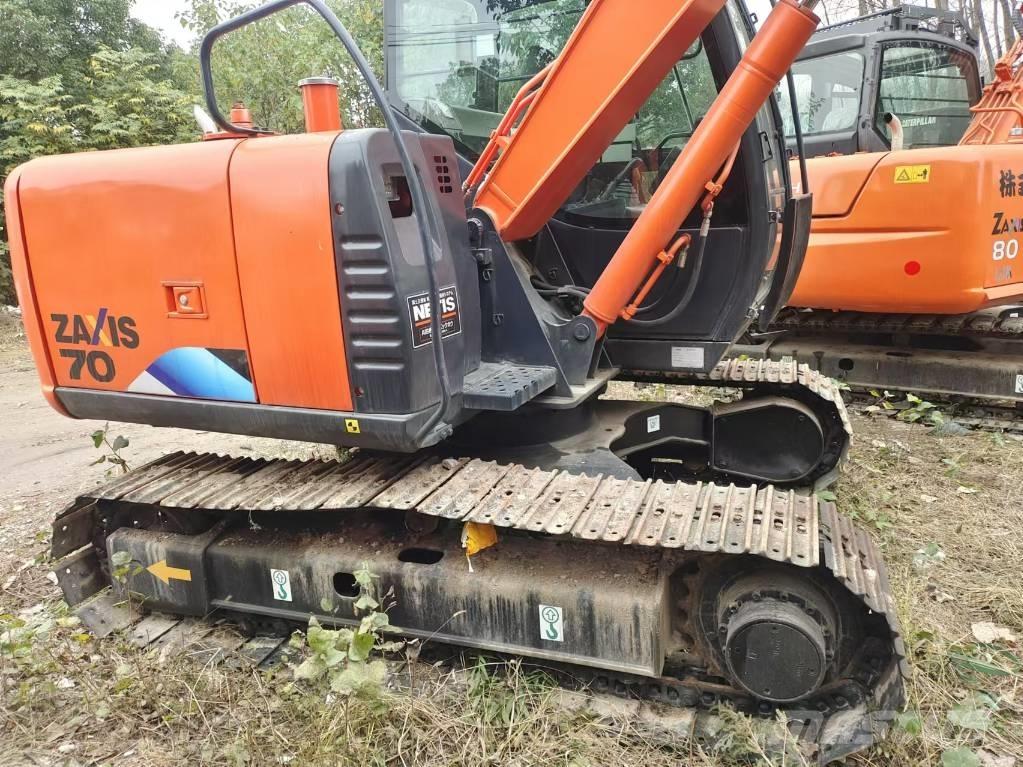 Hitachi ZX 70 Väikeekskavaatorid 7t-12t