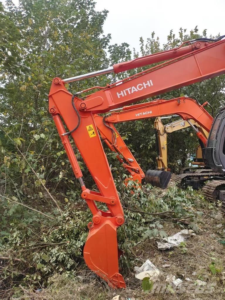 Hitachi ZX 70 Väikeekskavaatorid 7t-12t