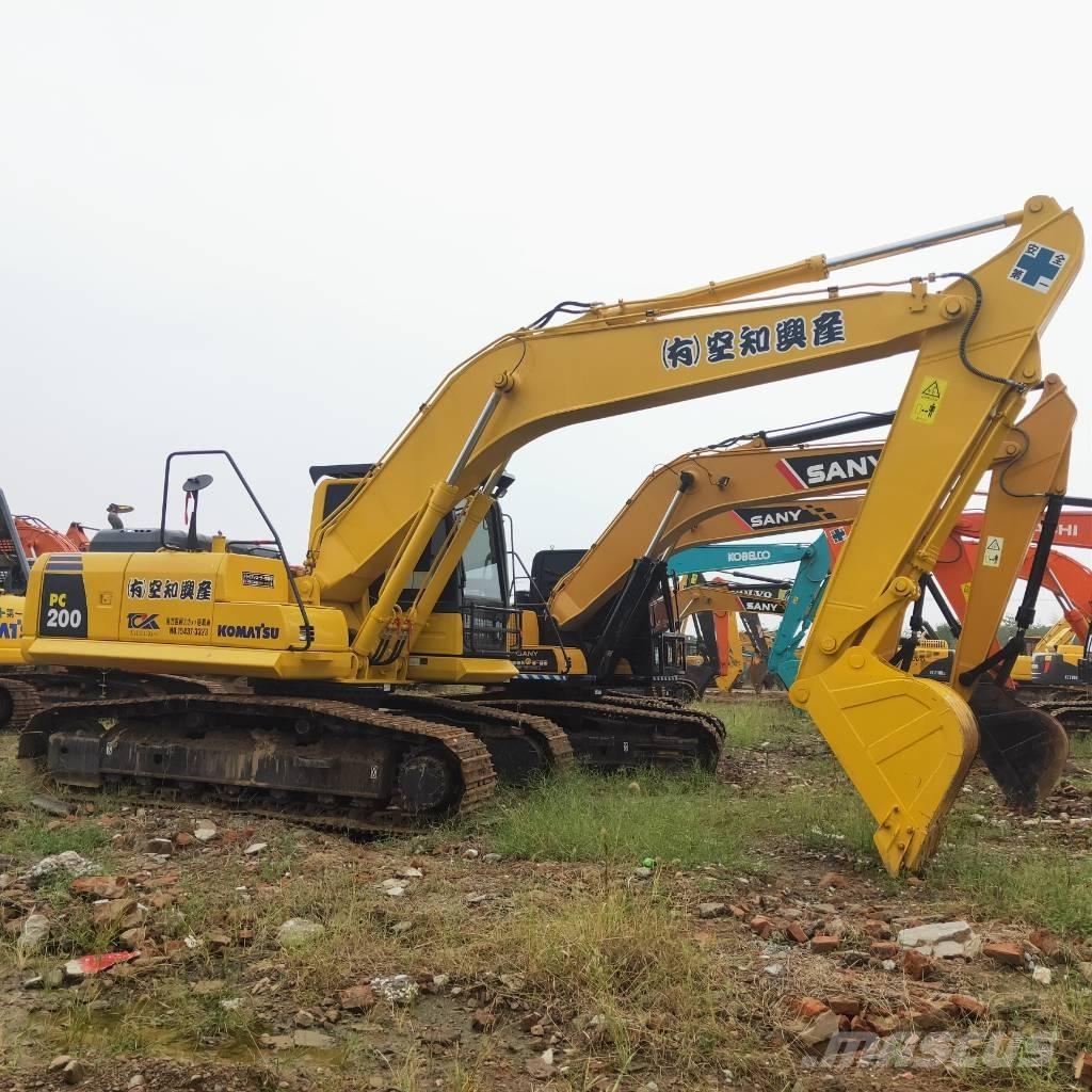 Komatsu PC200-8 Roomikekskavaatorid
