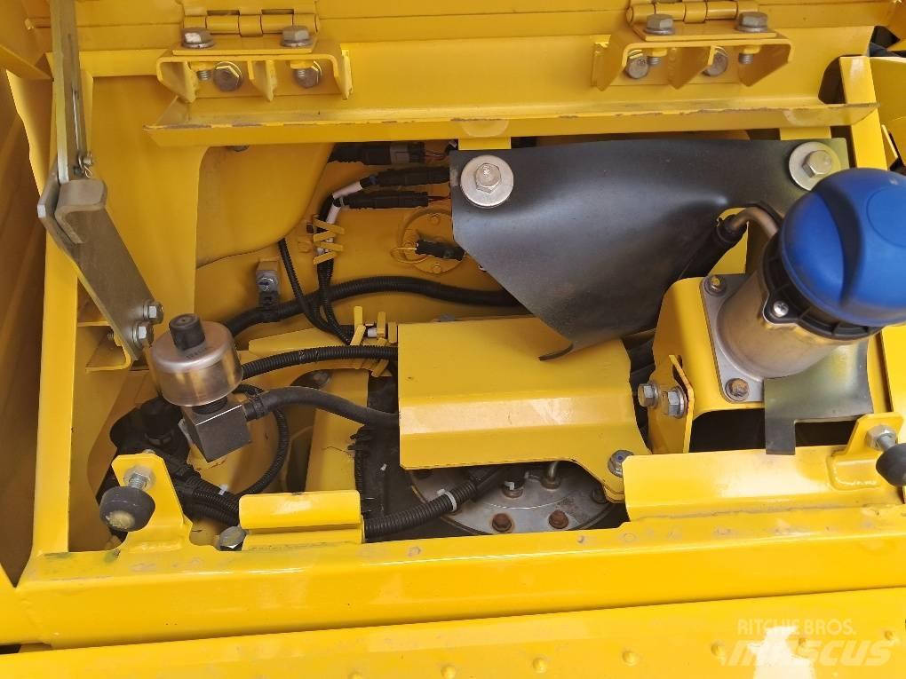 Komatsu PC210LCI-11 Roomikekskavaatorid
