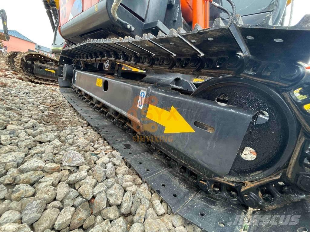 Hitachi ZX 70 Väikeekskavaatorid 7t-12t