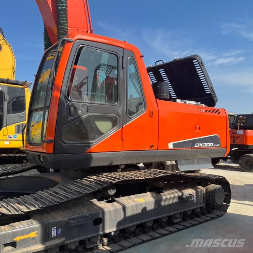 Doosan DX 300 Roomikekskavaatorid