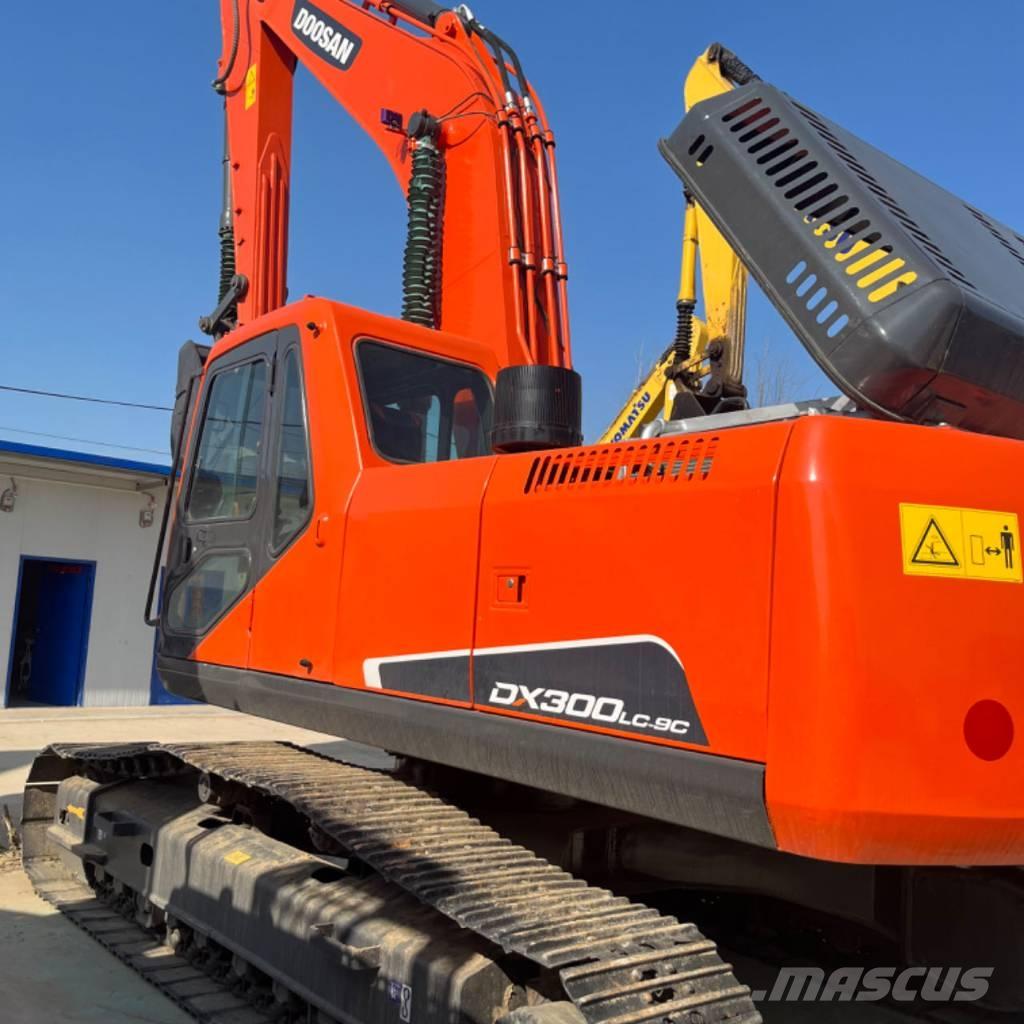 Doosan DX 300 Roomikekskavaatorid