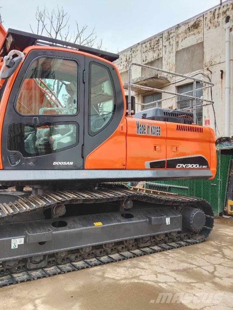 Doosan DX 300 LC Roomikekskavaatorid