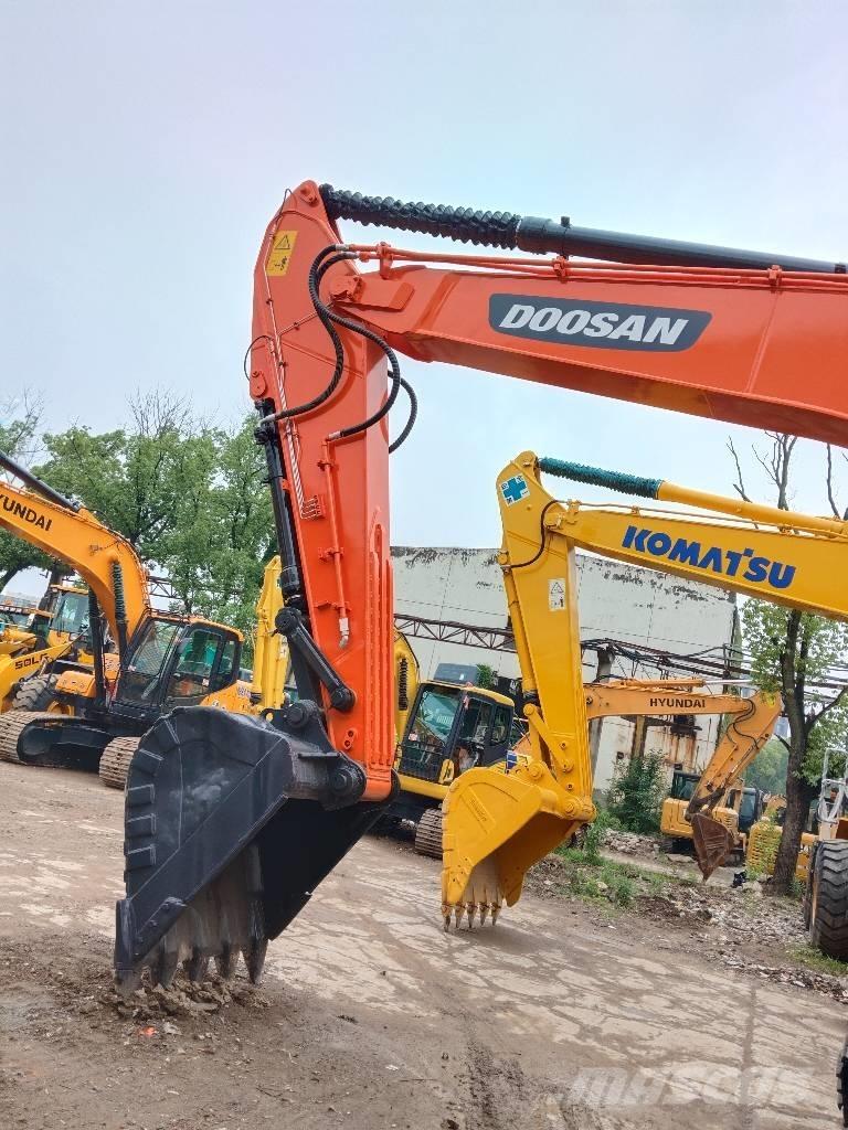Doosan DX 300 LC Roomikekskavaatorid