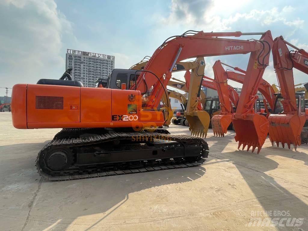 Hitachi EX 200-5 Roomikekskavaatorid