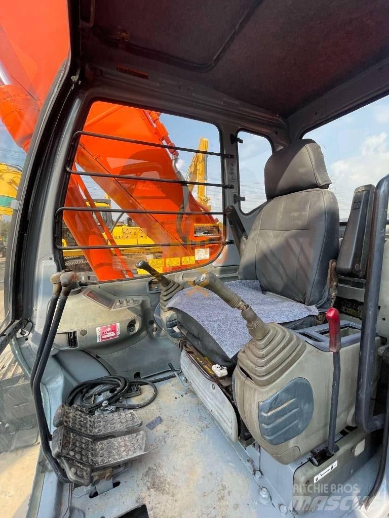 Hitachi EX 200-5 Roomikekskavaatorid