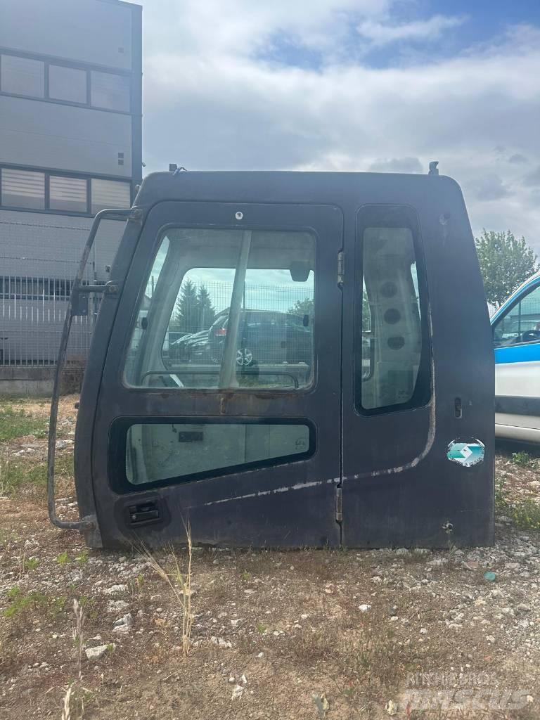 Hyundai 320 LC7A Roomikekskavaatorid