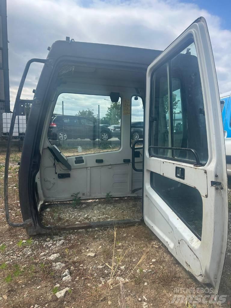 Hyundai 320 LC7A Roomikekskavaatorid