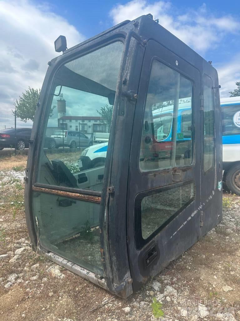 Hyundai 320 LC7A Roomikekskavaatorid