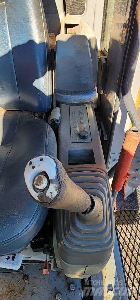 Hitachi ZX 225 USR Roomikekskavaatorid