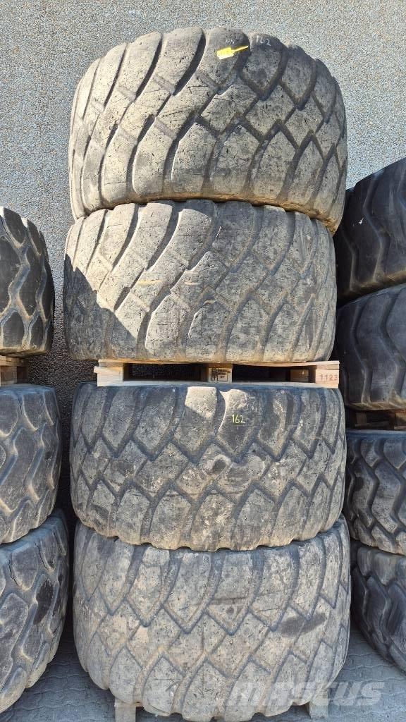  Dæk 750/65 R25 Rehvid, rattad ja veljed