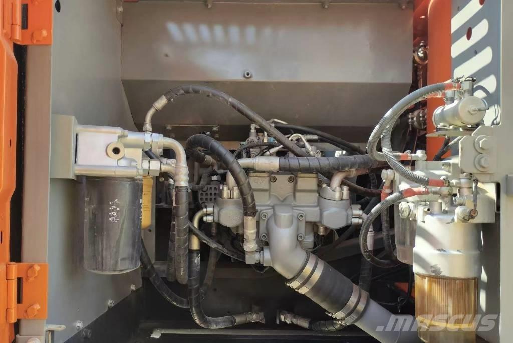 Hitachi ZX 240 Roomikekskavaatorid