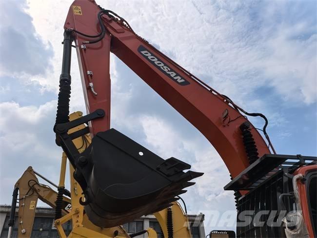 Doosan DX 225 LC Roomikekskavaatorid