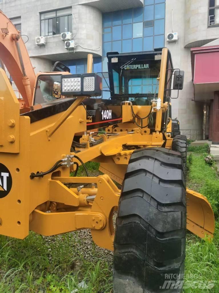 CAT 140 H Ekskavaatorlaadurid
