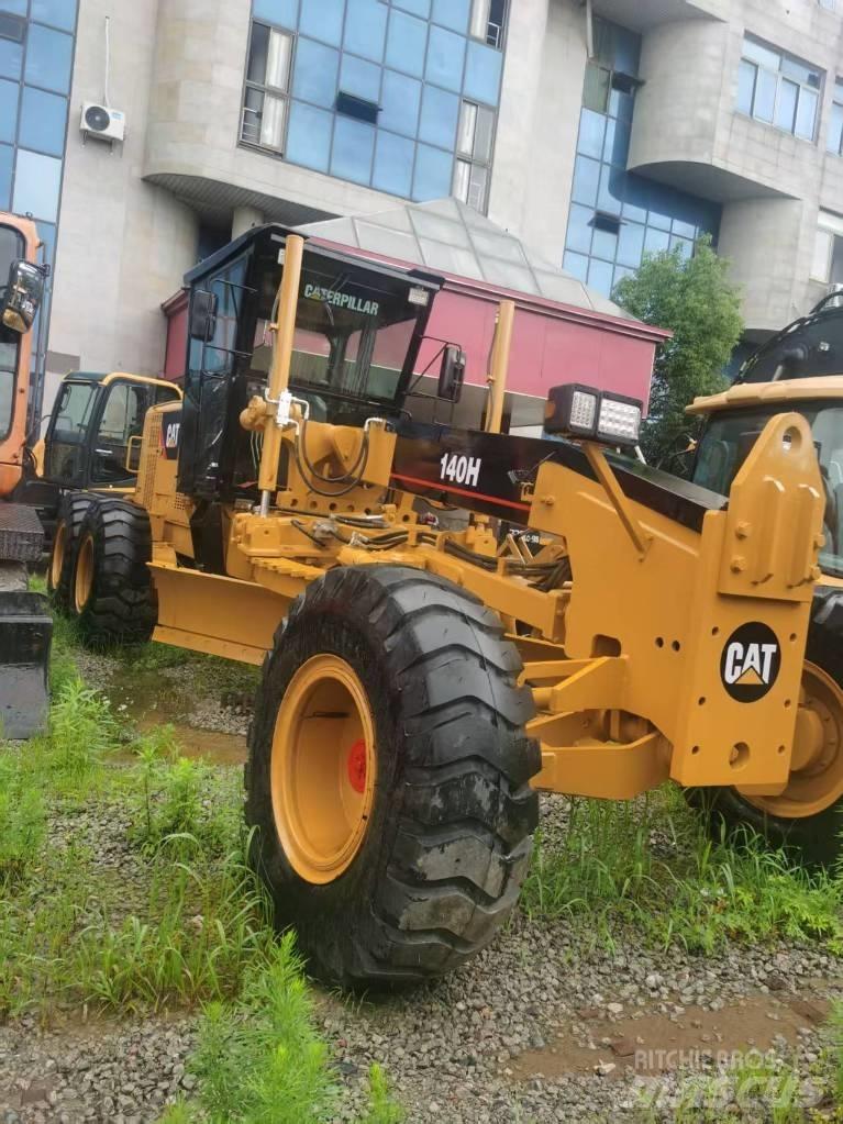 CAT 140 H Ekskavaatorlaadurid