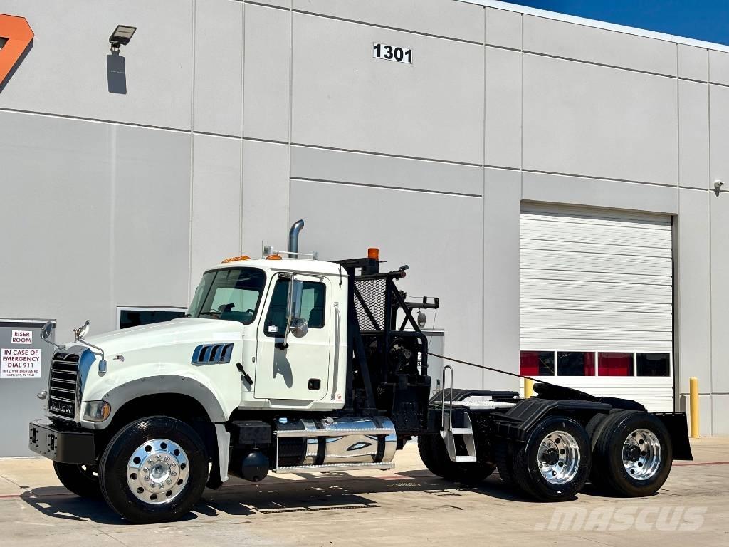 Mack GU713 Puksiirid