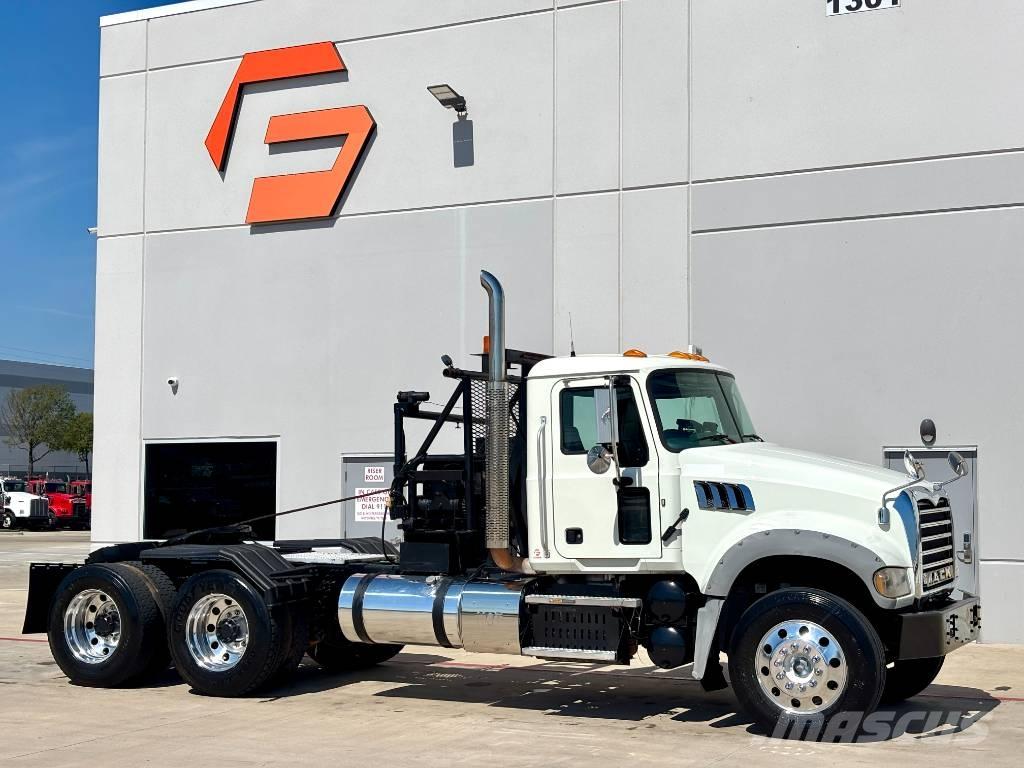 Mack GU713 Puksiirid