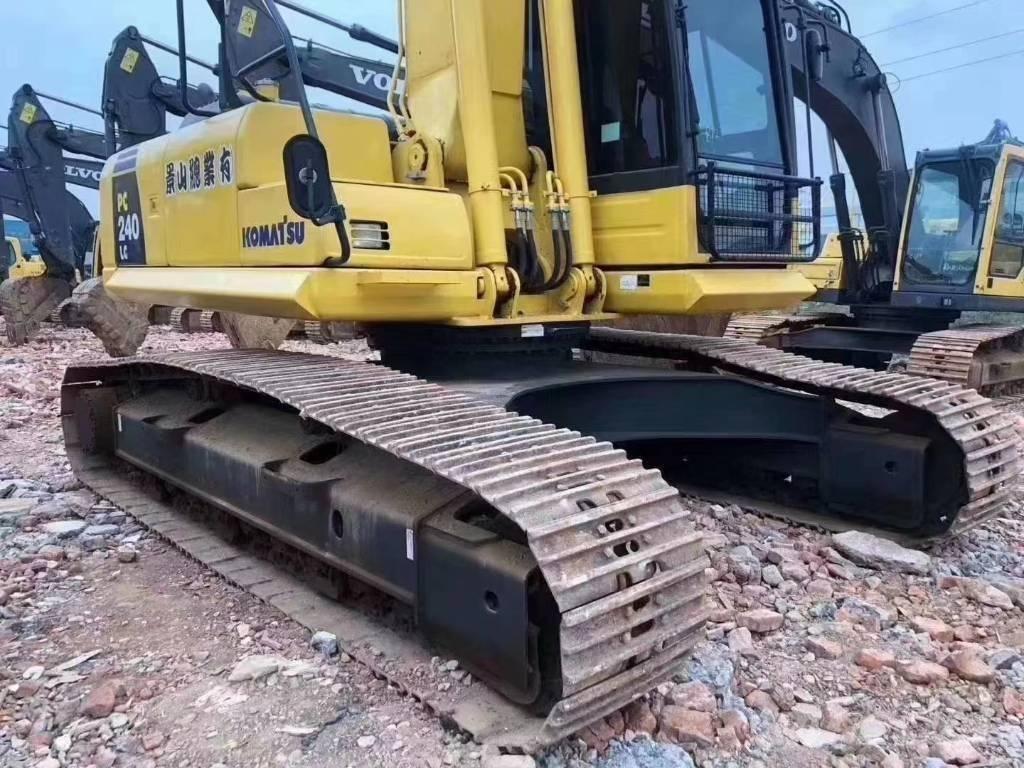 Komatsu PC 240 Roomikekskavaatorid
