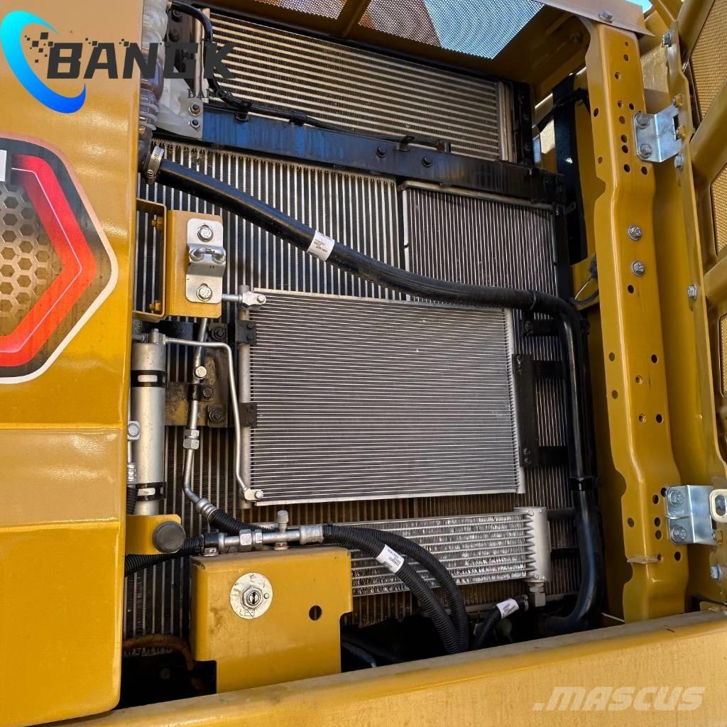 CAT 323 Roomikekskavaatorid