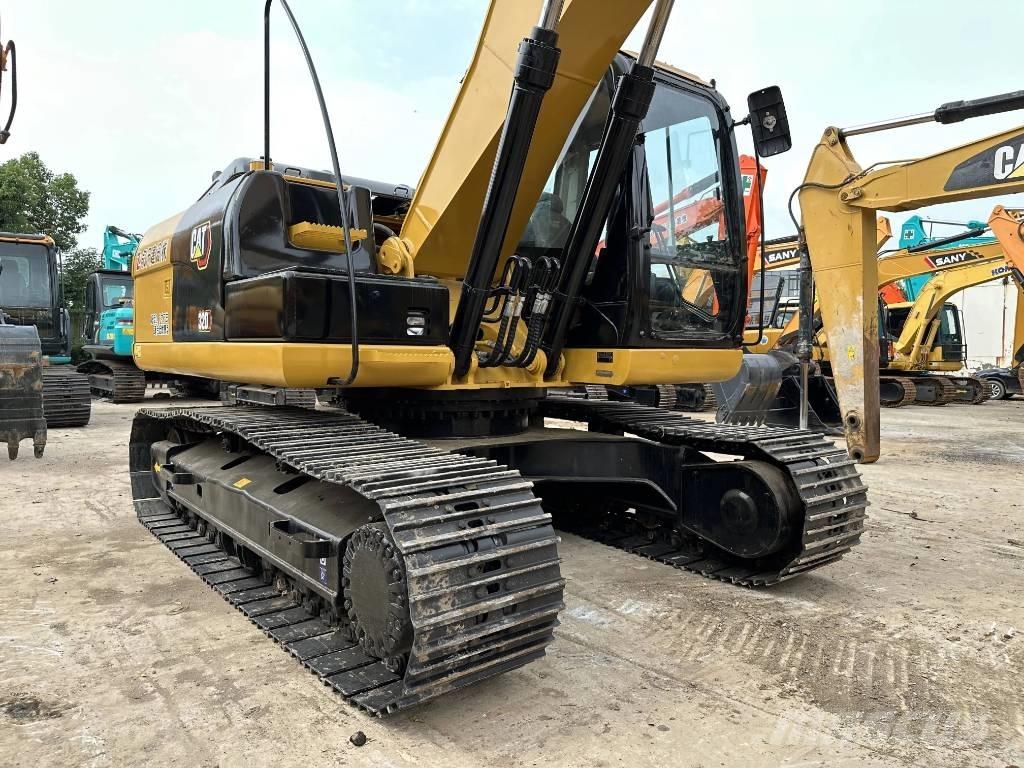 CAT 320D Roomikekskavaatorid
