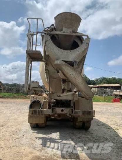 Iveco Trakker 440 Betooniveokid