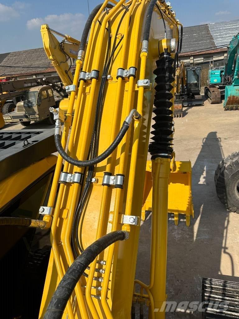 Komatsu PC 200-7 Roomikekskavaatorid