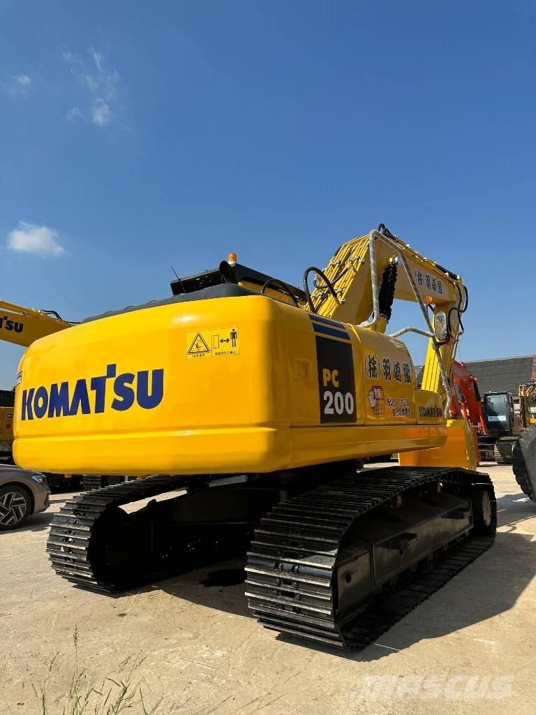 Komatsu PC 200-7 Roomikekskavaatorid