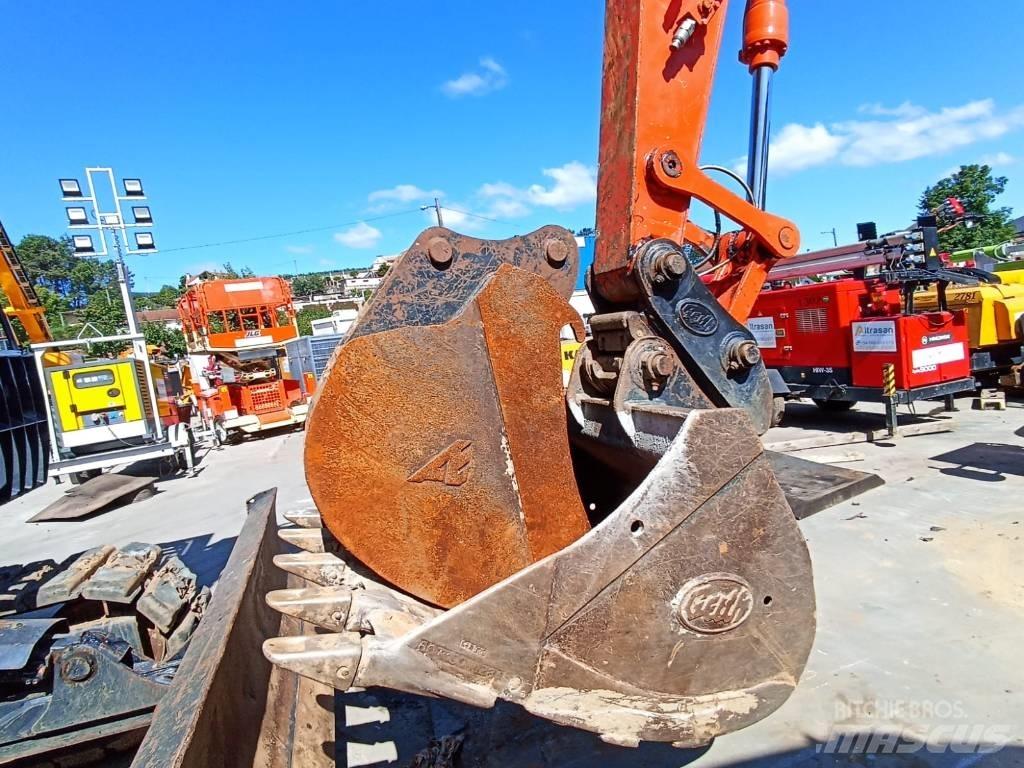 Hitachi ZX 135 US-6 Roomikekskavaatorid