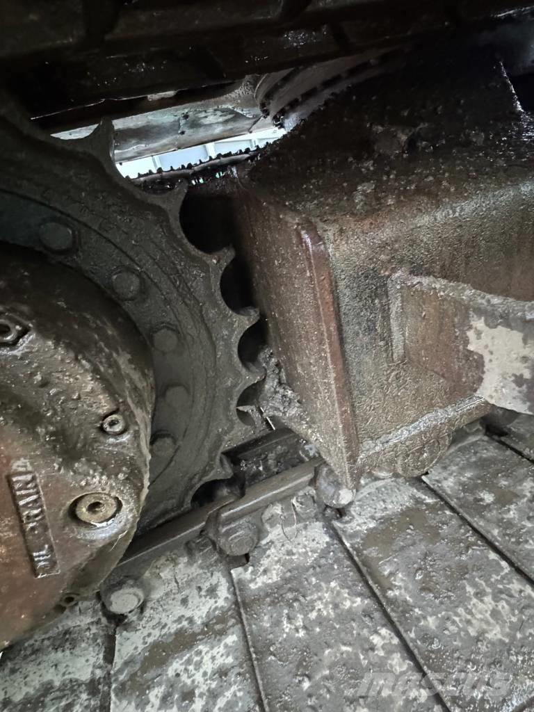 JCB JS 130 Roomikekskavaatorid