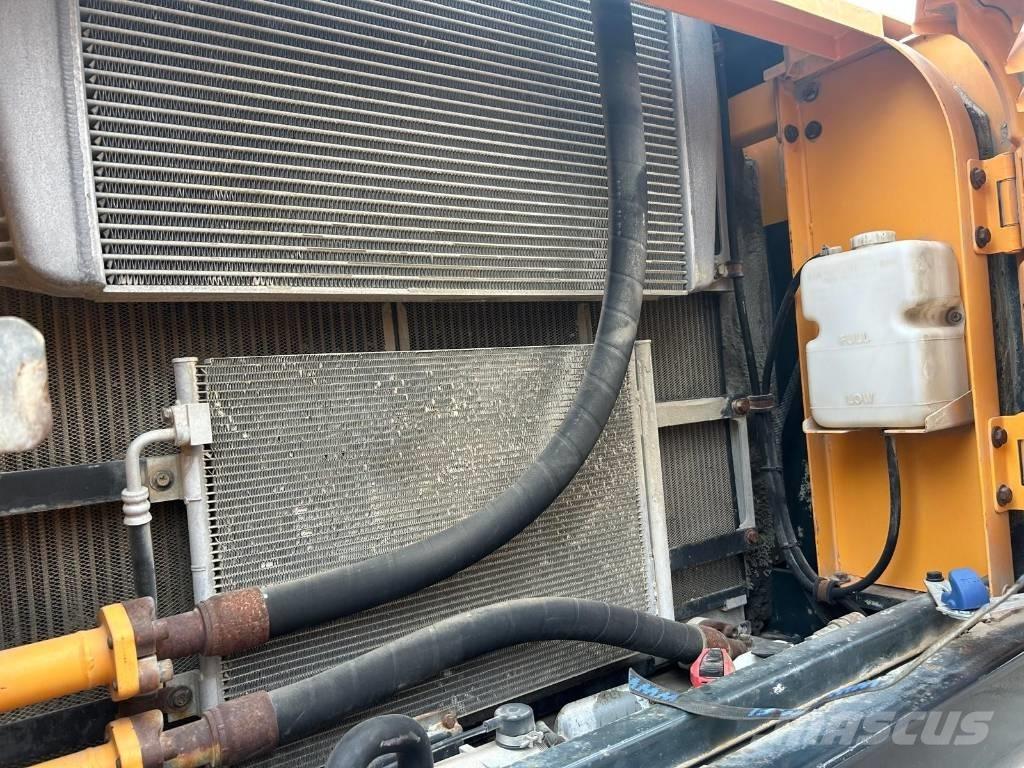Hyundai R320 LC-9 Roomikekskavaatorid