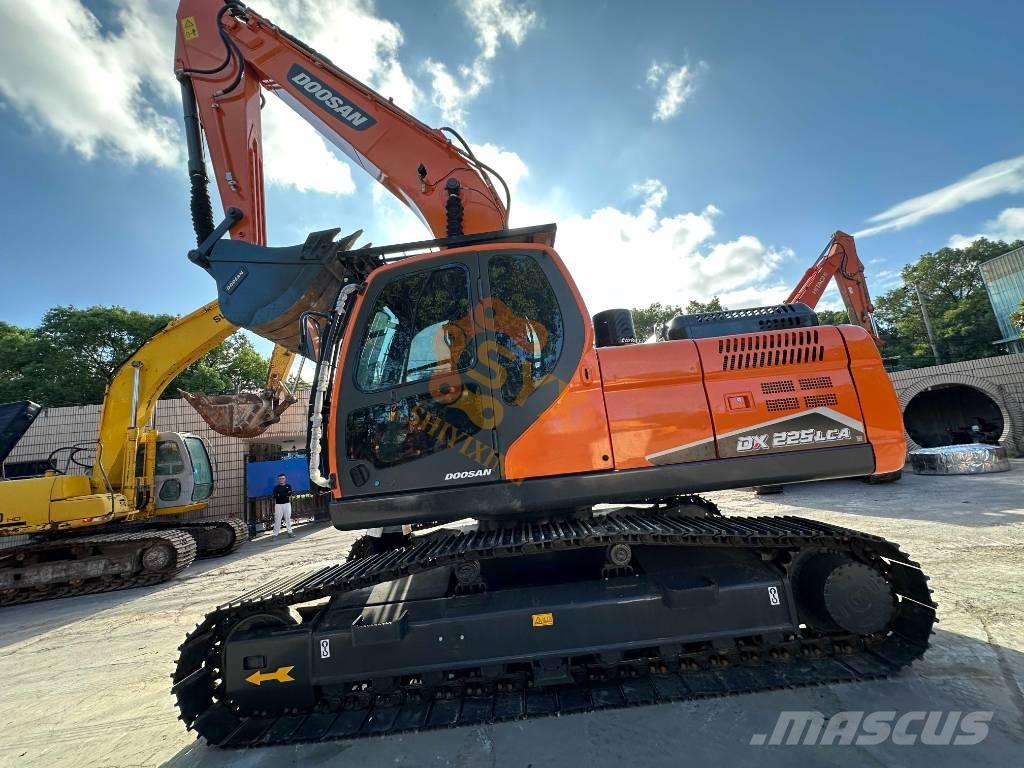 Doosan DX 225 LCA Roomikekskavaatorid