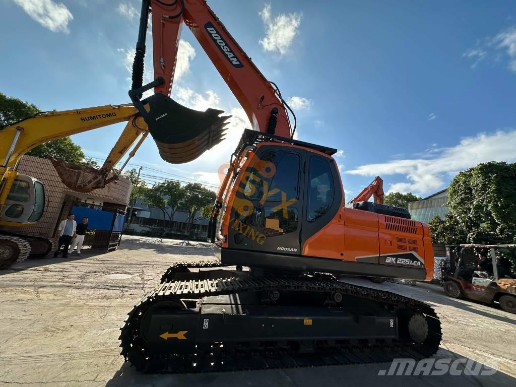 Doosan DX 225 LCA Roomikekskavaatorid