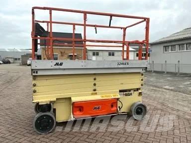 JLG 3246 ES Käärtõstukid