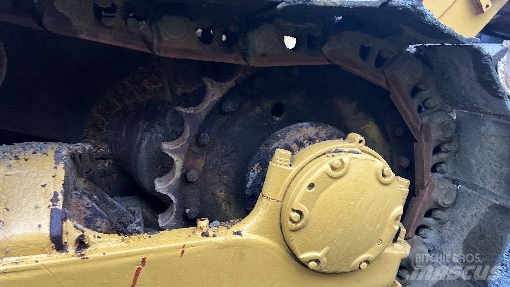 CAT D7 with ripper Buldooserid