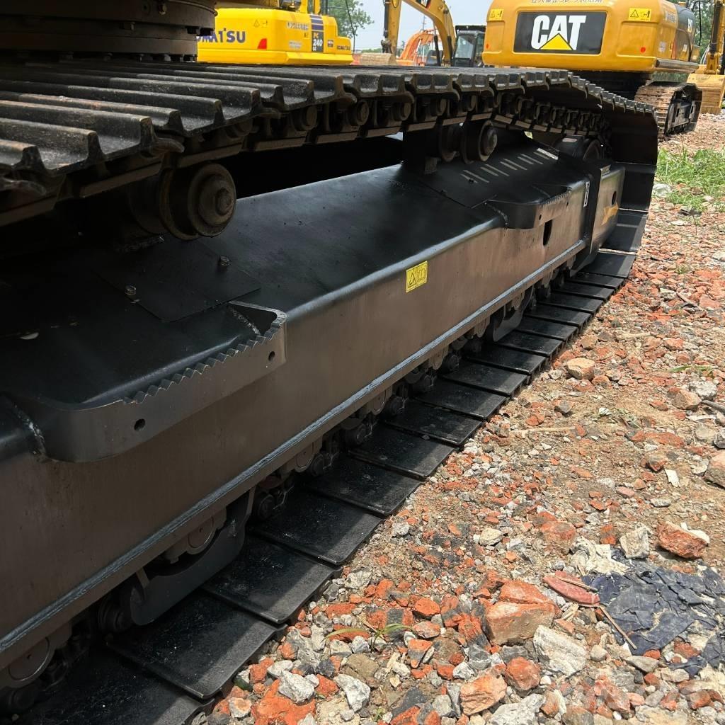 Komatsu 240-8 Roomikekskavaatorid