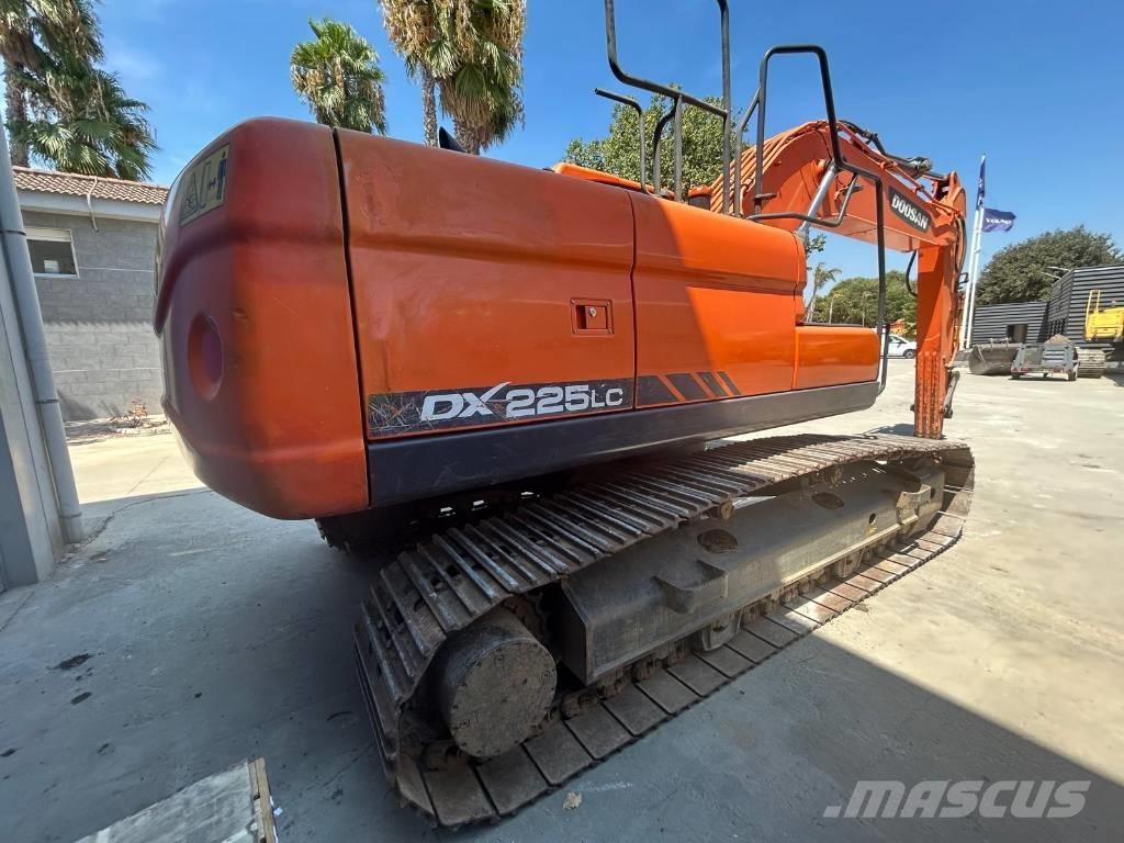 Doosan DX 225 Roomikekskavaatorid