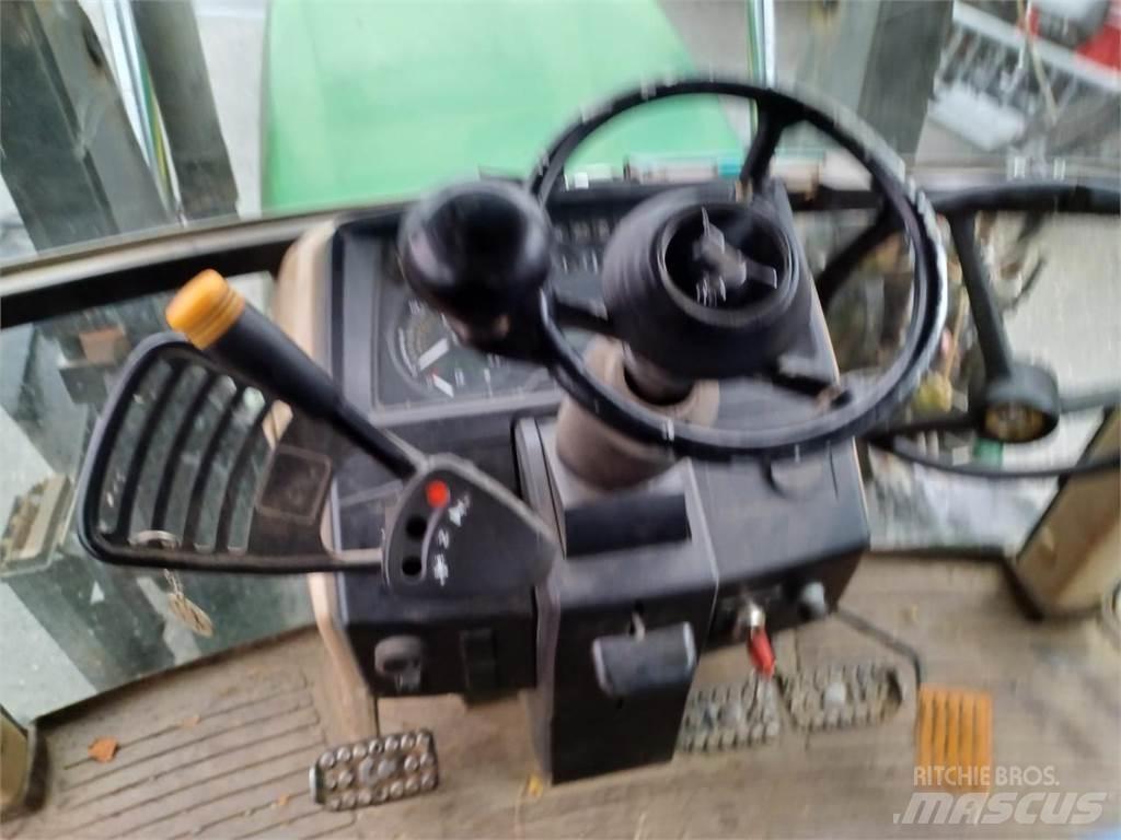 John Deere 6110SE Metsatööks kohandatud traktorid