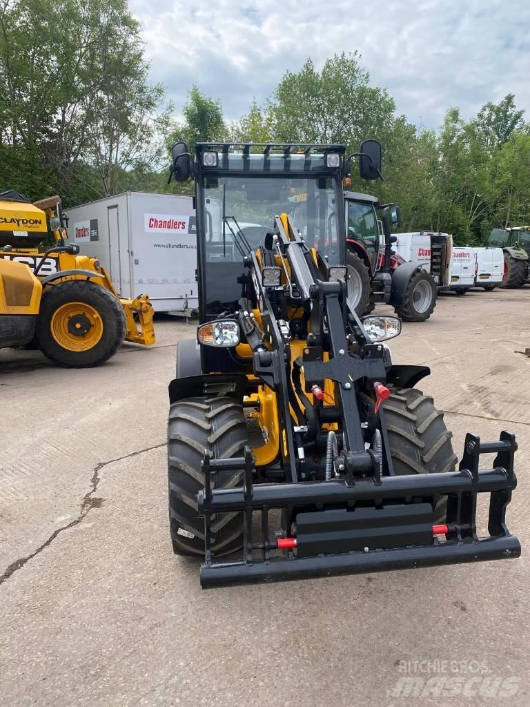 JCB 403 PLUS Põllumajanduslikud teleskoopkäitlejad