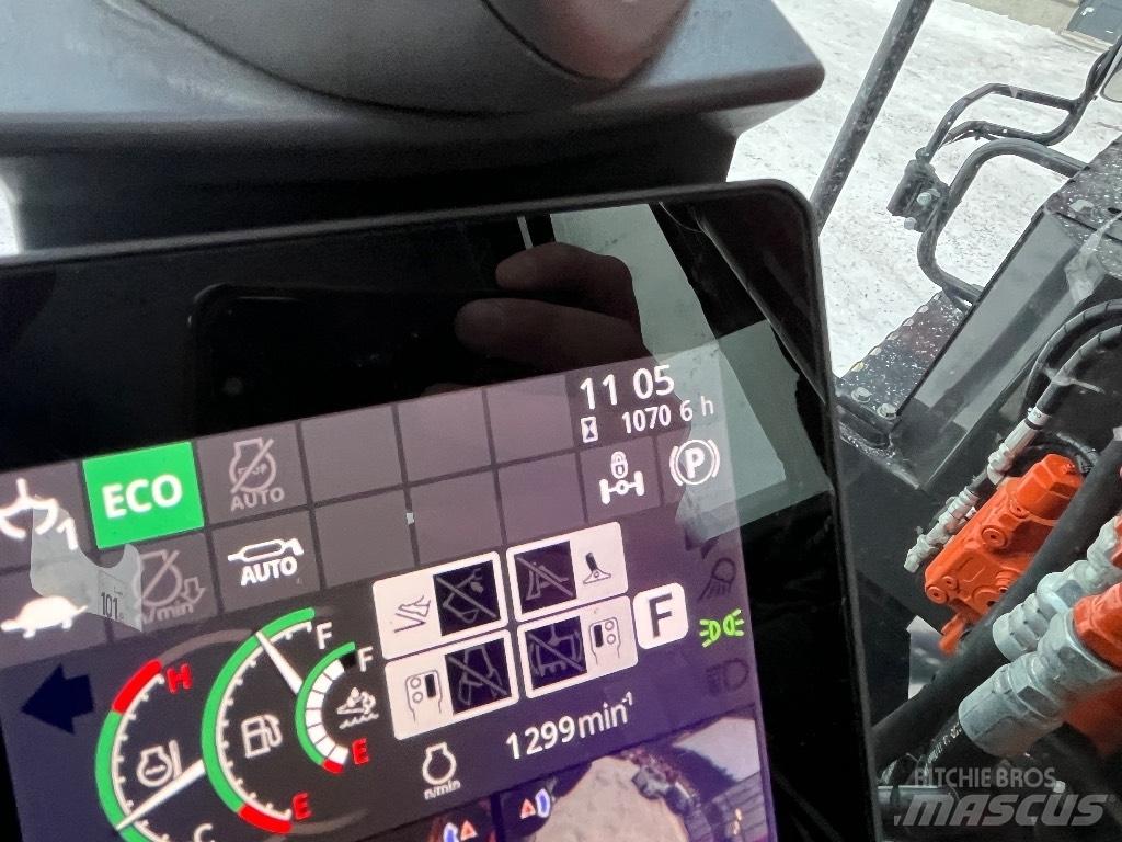 Hitachi ZX 135 W-7 Ratasekskavaatorid